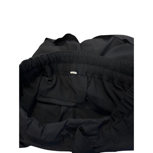 Lululemon Athletica Women 6 Black Elastic spring break Athletic Short drawstring - Picture 4 of 5
